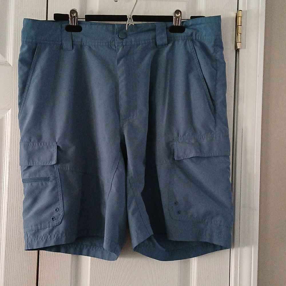 World Wide Sportsman teal cargo shorts  Sz 36 EUC